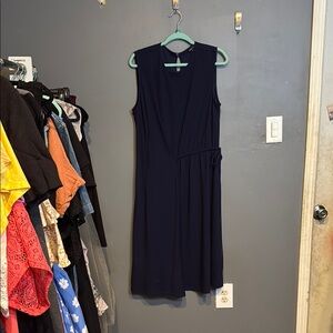 Maggy London Blue V-Neck Sleeveless Midi Dress